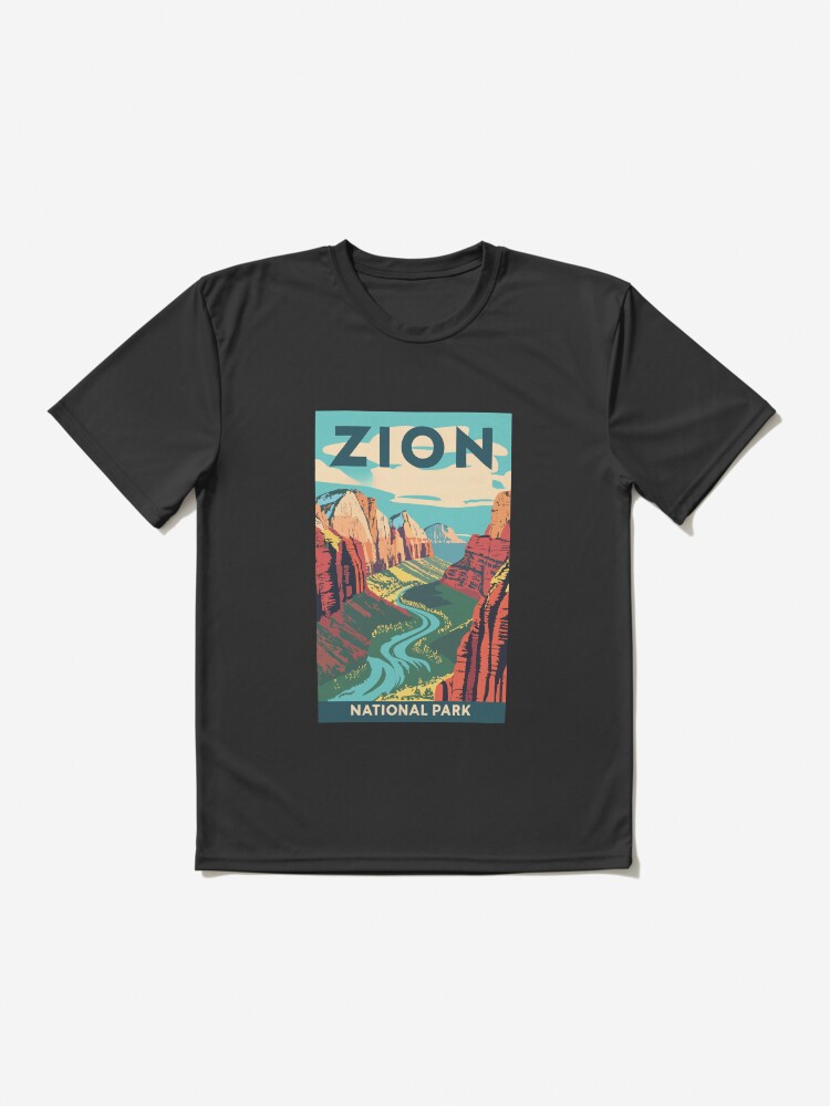Imagen 2 de 7, Camiseta deportiva con la obra Un antiguo cuadro de viaje del Parque Nacional Zion, Utah, EE. UU., diseñada y vendida por GoodOldVintage.