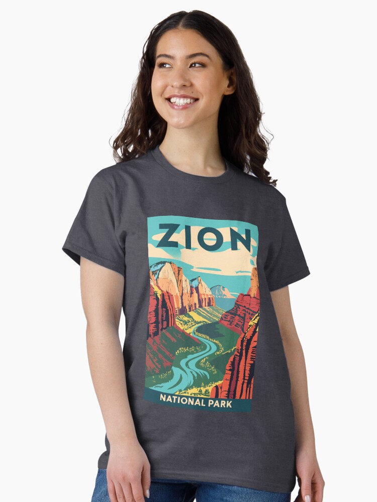 Imagen 2 de 7, Camiseta clásica con la obra Un antiguo cuadro de viaje del Parque Nacional Zion, Utah, EE. UU., diseñada y vendida por GoodOldVintage.