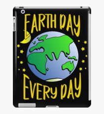 Don't Be Trashy, Save The Earth, Help End Plastic Pollution. #earthday iPad Case/Skin