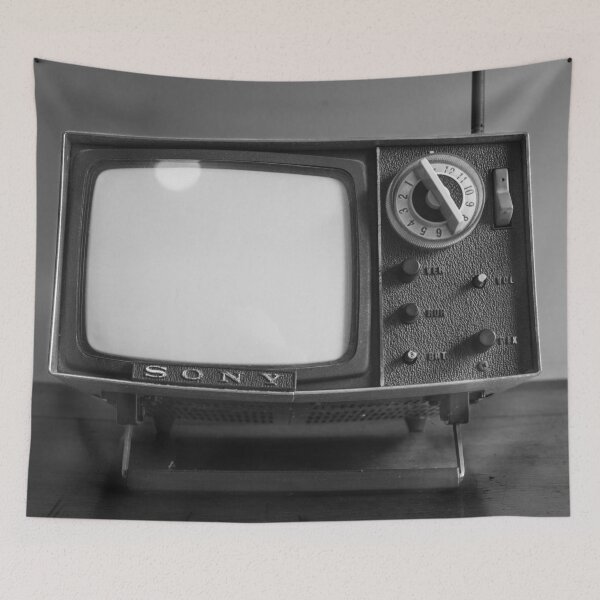 Aperçu de l'œuvre Téléviseur portable rétro des années 1960 créée et vendue par Pix4Japan.