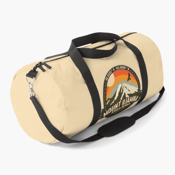 Artikelvorschau, Mount Iliamna Vulkan Alaska Retro Abzeichen Wanderabenteuer entworfen und verkauft von mountainfad.