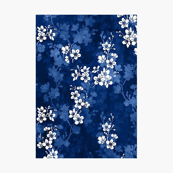 Aperçu de l'œuvre Fleur de Sakura en bleu profond créée et vendue par adenaJ.