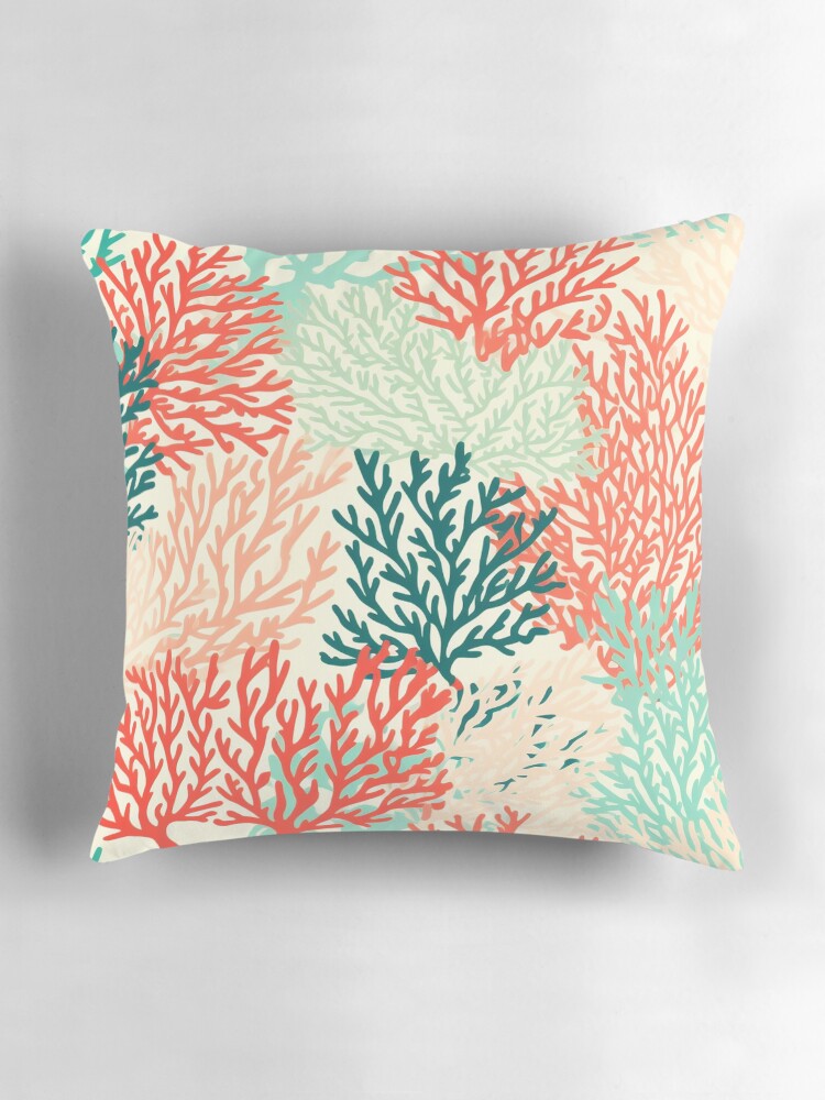 Aperçu 3 sur 4. Coussin avec l'œuvre Coral Reef Pattern créée et vendue par SideSignal.