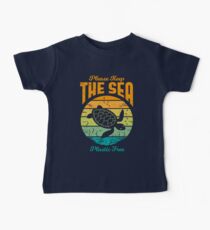 Bitte halten Sie das Meer frei Kunststoff - Retro Turtle Baby T-Shirt