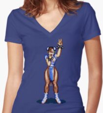Camiseta entallada de cuello en V Chun-Li Street luchador pixel sprite