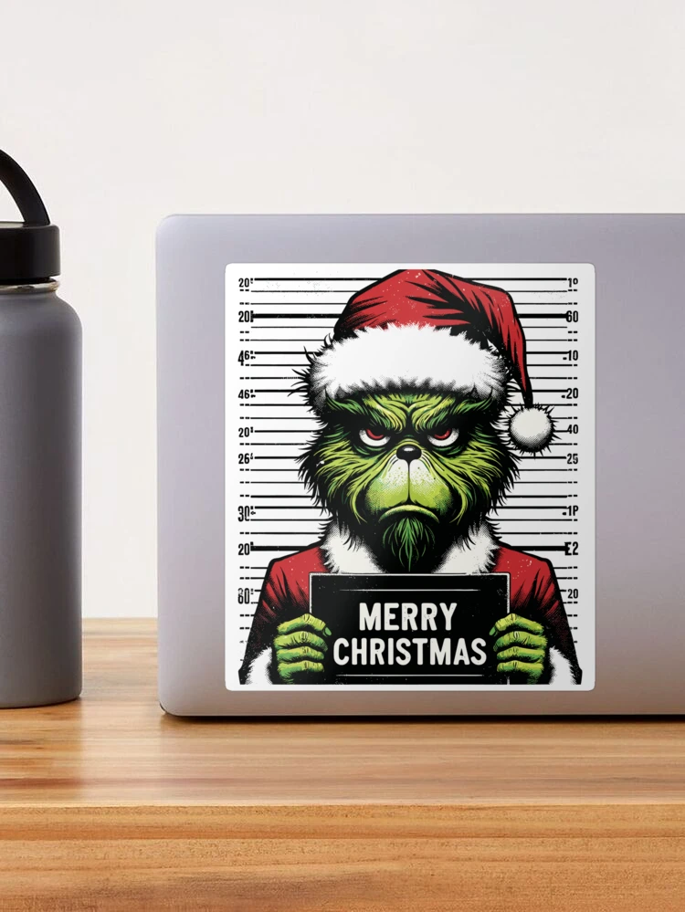 Festive Grinch-themed water bottle labels to spread holiday cheer!