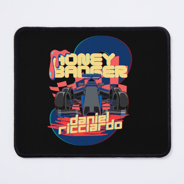 Artikelvorschau, Honey Badger Daniel Ricciardo Vintage F1 Grafik entworfen und verkauft von Revolocity Designs.