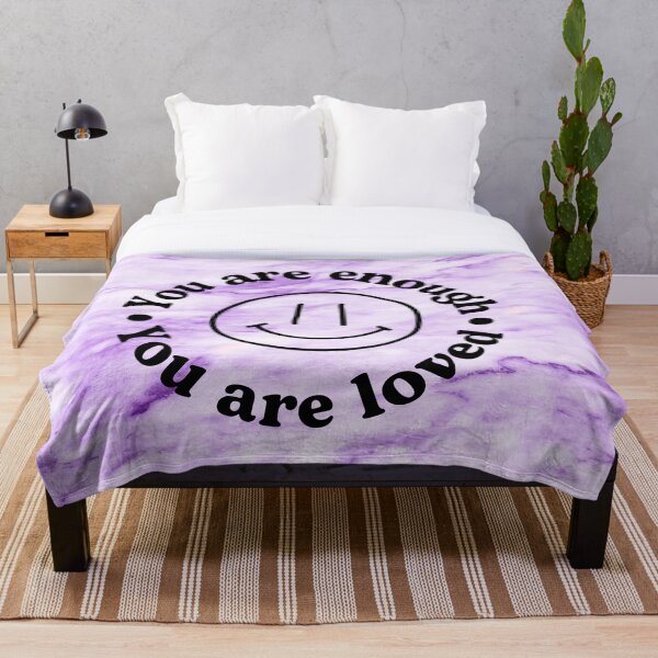 Aperçu de l'œuvre Fond de marbre violet avec la citation « Vous êtes assez, vous êtes aimé » créée et vendue par Kaitychoco.