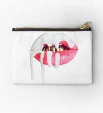 Kylie Jenner - Lips Studio Pouch