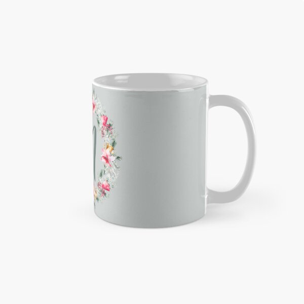 Aperçu de l'œuvre Poinsettia personnalisé : couronne de Noël monogramme M créée et vendue par EmeraldeaDesign.