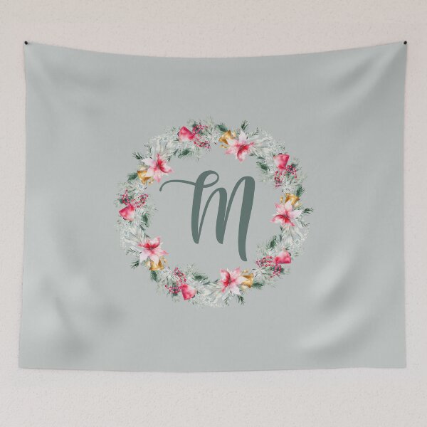 Aperçu de l'œuvre Poinsettia personnalisé : couronne de Noël monogramme M créée et vendue par EmeraldeaDesign.