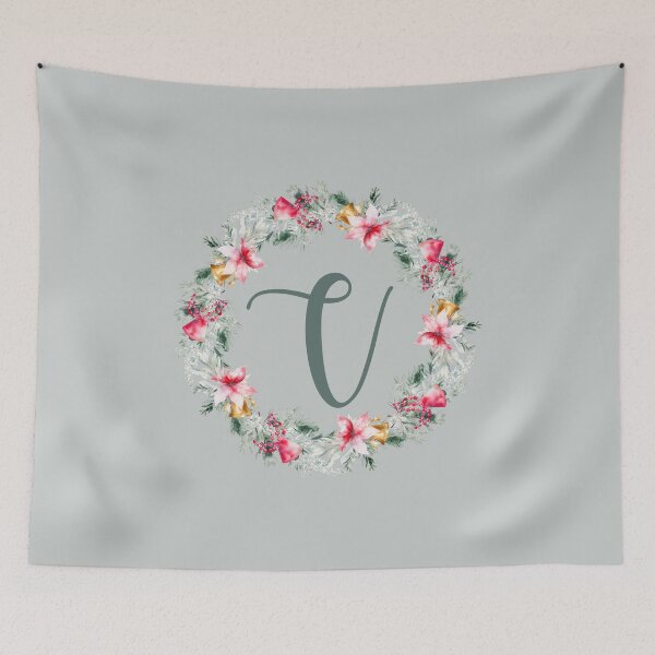 Aperçu de l'œuvre Poinsettia personnalisé : couronne de Noël monogramme V créée et vendue par EmeraldeaDesign.