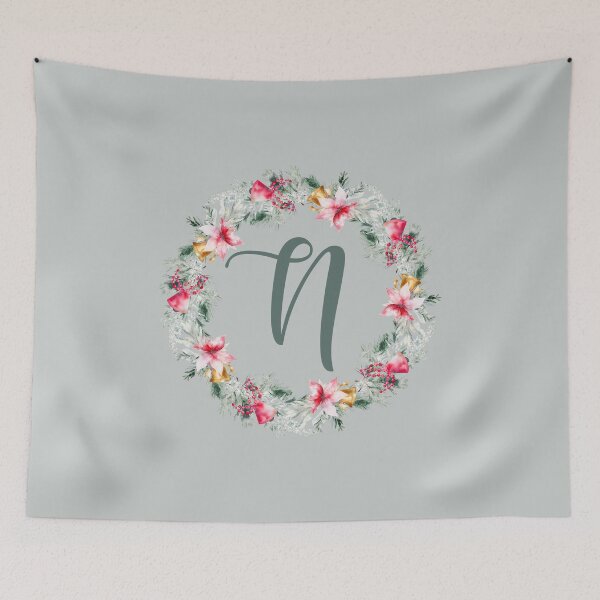 Aperçu de l'œuvre Poinsettia personnalisé : couronne de Noël monogramme N créée et vendue par EmeraldeaDesign.
