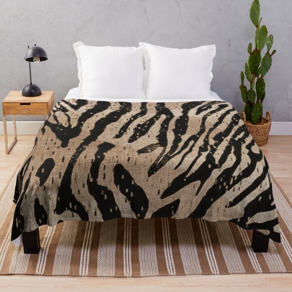 Artikelvorschau, Der Golden Zebra-Wild Strokes Zebra-Druck von BCH entworfen und verkauft von BossyCatHome.