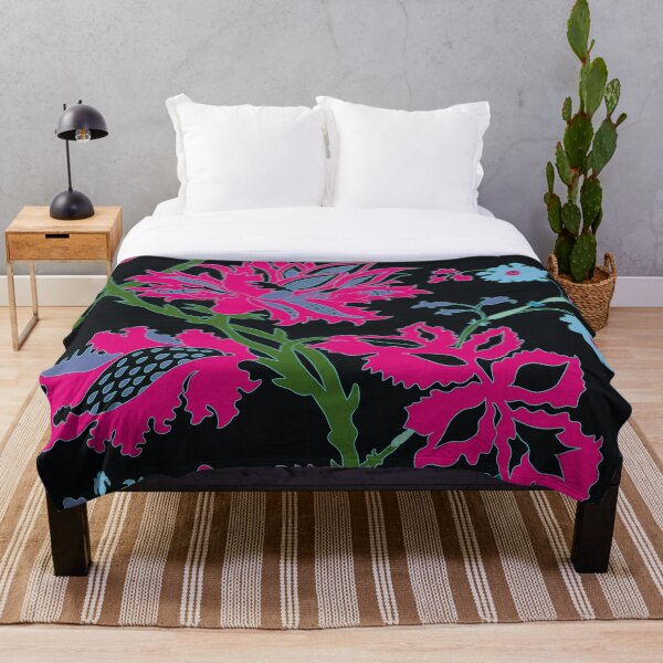Artikelvorschau, Blumenmuster in Rosa und Flieder auf Schwarz entworfen und verkauft von MausieDesigns.