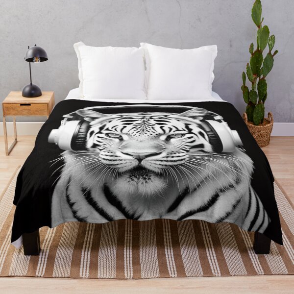 Artikelvorschau, Weißer Tiger mit Kopfhörern entworfen und verkauft von TigerRoseStudio.