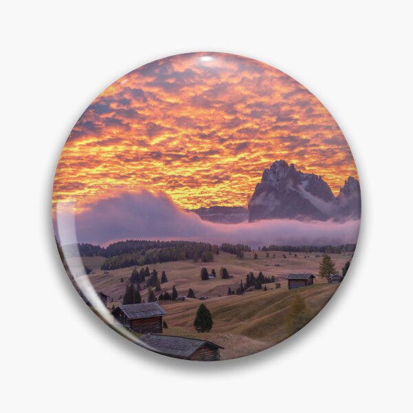 Artikelvorschau, Seiser Alm Oktober Sonnenaufgang entworfen und verkauft von Tamara Al Bahri.