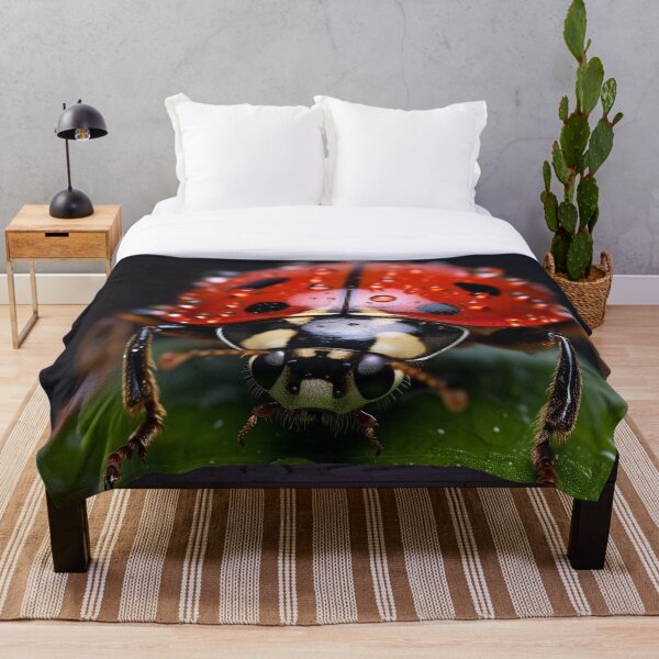 Artikelvorschau, Close Up Lady Bug entworfen und verkauft von ContourLab.