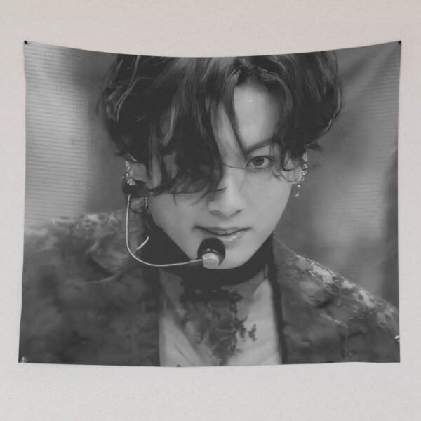 Artikelvorschau, Kpop BTS Jungkook Schwarz-Weiß-Kpop-Idol entworfen und verkauft von StarBunnyDesign.