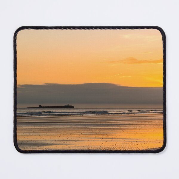 Artikelvorschau, Farne Islands, Northumberland bei Sonnenaufgang. entworfen und verkauft von Dave Staton.