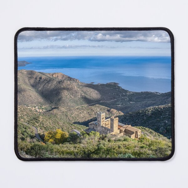 Artikelvorschau, Sant Pere de Rodes: Romanisches Kloster an der Costa Brava, Katalonien, Spanien entworfen und verkauft von Marc Garrido Clotet.