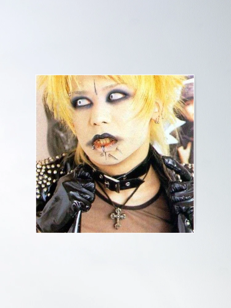 fposter,medium,wall_texture,