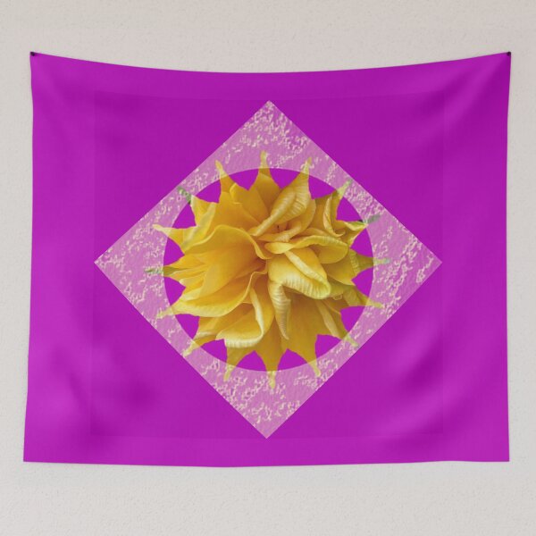 Aperçu de l'œuvre Bordure en dentelle Fuchsia Pétales Jaunes Rose par Iritof créée et vendue par iritof.