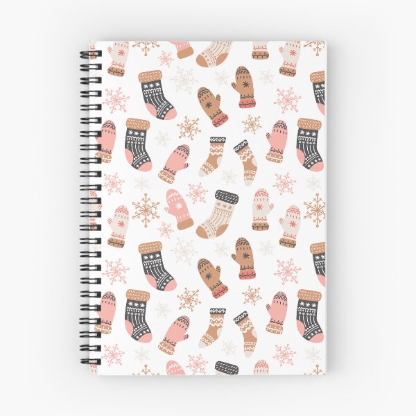 Aperçu de l'œuvre Chaussettes de Noël confortables, mitaines et motif de flocons de neige - Décor de vacances chaleureux créée et vendue par DigitalByEb.