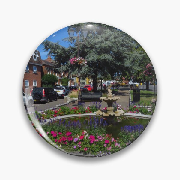 Artikelvorschau, Floral Brightlingsea – Der magische Kreisverkehr entworfen und verkauft von wiggyofipswich.