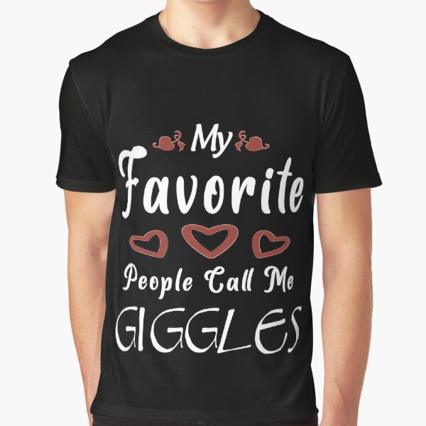 Vista previa del artículo con la obra «Giggles, un apodo que me dieron mis camaradas favoritos.», diseñado y vendido por momoworlddesign.