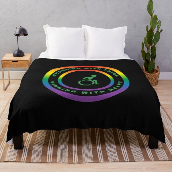Artikelvorschau, LGBTQ-Behinderungsslogan. Mit Stolz umherfahren, mit Herz gewinnen. Lgbtq-Rollstuhl-T-Shirt entworfen und verkauft von PrideBeProud.