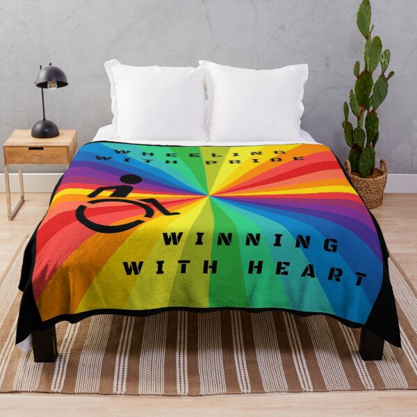 Artikelvorschau, Lgbtq-Behinderungsslogan, Mit Stolz radeln, mit Herz gewinnen, Lgbtq-Rollstuhl-T-Shirt entworfen und verkauft von PrideBeProud.