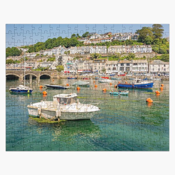 Artikel-Vorschau von East Looe River bei Flut - Looe, Cornwall, Großbritannien., designt und verkauft von HazyApplePhoto.