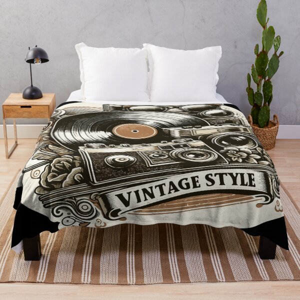 Artikelvorschau, Vintage-Stil – Retro-Charme mit Schallplatte, klassischer Kamera und einer Sonnenbrille entworfen und verkauft von MegaDirt.