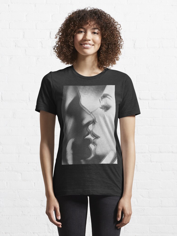"Girls Kissing" Tshirt by hypnotzd Redbubble