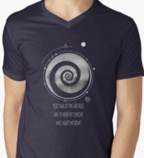 900 years of time and space and I've never met someone who wasn't important Men's V-Neck T-Shirt