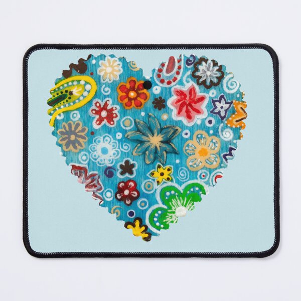 Aperçu de l'œuvre Motif floral sur forme de coeur en bois créée et vendue par ColorfulThink.