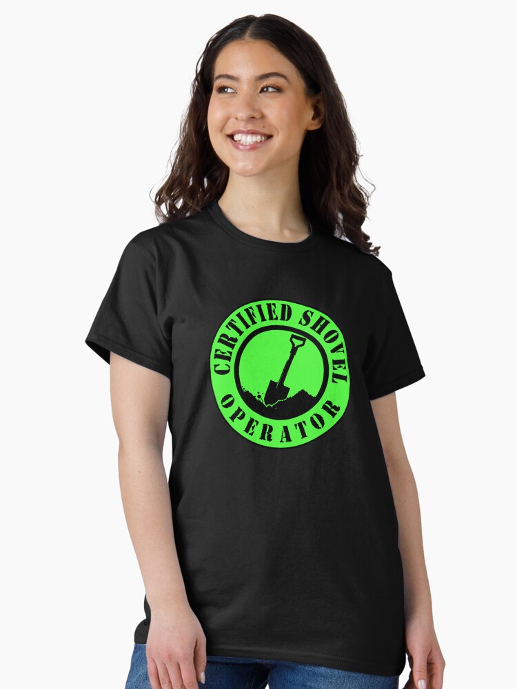 Thumbnail 2 von 7, Classic T-Shirt, Zertifizierte Schaufelfahrersicherheit Grün designt und verkauft von unionpride.