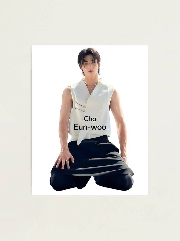 Cha EunWoo着用[LIBERCLASSY] DAFFODILS Flower Artwork T-shirt Cha EunWoo着用[LIBERCLASSY] DAFFODILS Flower Artwork T-shirt