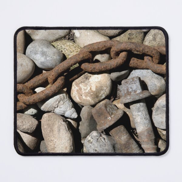 Artikelvorschau, Kieselsteine, Ketten und Muscheln...Artefaktzusammensetzung entworfen und verkauft von Bernard Rose.