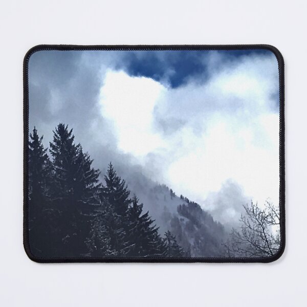 Artikelvorschau, Schwarze Tannen und blauer Berg entworfen und verkauft von clemence-adele.
