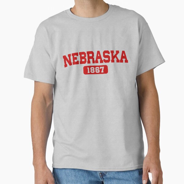 Vista previa del artículo con la obra «Nebraska Est. 1867 en rojo», diseñado y vendido por omahatrading.