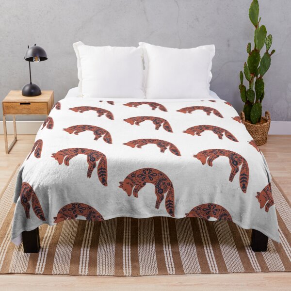 Aperçu de l'œuvre Renard orange scandinave avec détails d’art populaire floral créée et vendue par theprintwitch.