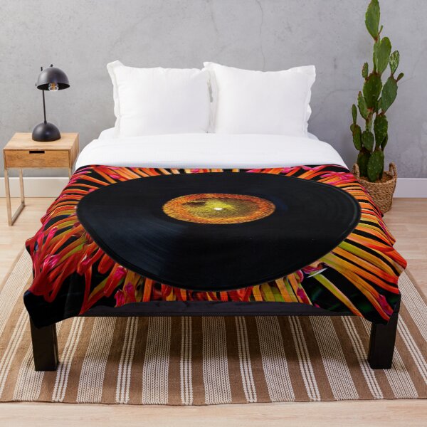 Artikelvorschau, Schallplatten liegen auf farbigem Hintergrund. entworfen und verkauft von IgorKovalenko.