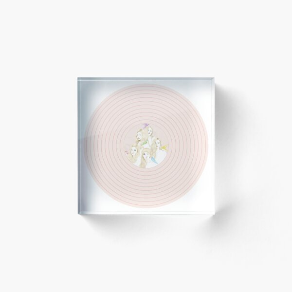Aperçu de l'œuvre Gâteau à la crème glacée en vinyle Design velours rouge créée et vendue par Sprayingdrips.