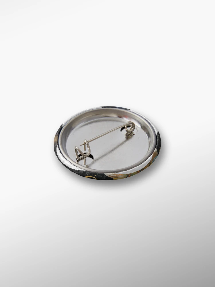 Aperçu 2 sur 3. Badge avec l'œuvre See The World créée et vendue par RiffraffDesigns.