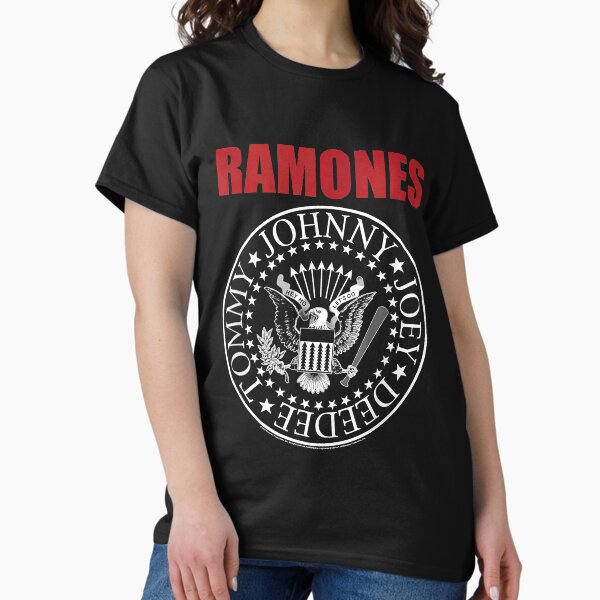 Vista previa del artículo con la obra «Ramones Camiseta con sello de texto rojo, Camiseta de banda musical, Rock clásico, Camiseta, Camisa de estilo retro vintage, Regalos de moda, Ramones», diseñado y vendido por gerdavania.