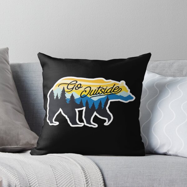 Artikelvorschau, "Go Outside" Bär Design - für Abenteurer entworfen und verkauft von CatandRocknRoll.
