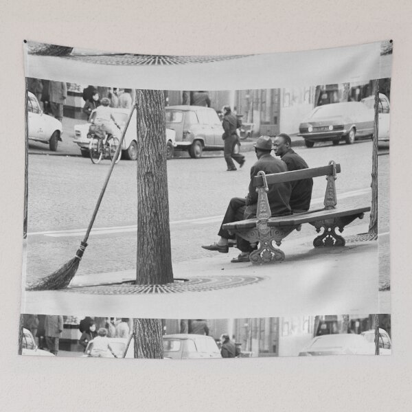 Item preview, vr 3494 / finition 2023 -  Olivier Reporter Photo sur: 52 - Les Gens de Paris 1975 Okaio-Umin Créations Olavia-Olao designed and sold by o.okaïo.