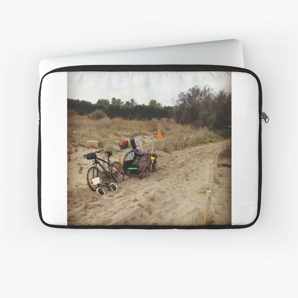 Vista previa del artículo con la obra «Funda para portátil», diseñado y vendido por Jhevva.